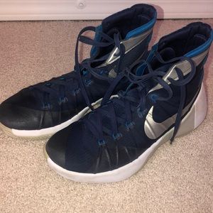 NIKE WOMENS BASKETBALL SHOES: 2015 HYPERDUNKS